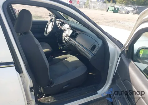 2006 Ford Crown Victoria Police/Police Interceptor z USA, uszkodzony, nr VIN 2FAHP71W26X133661